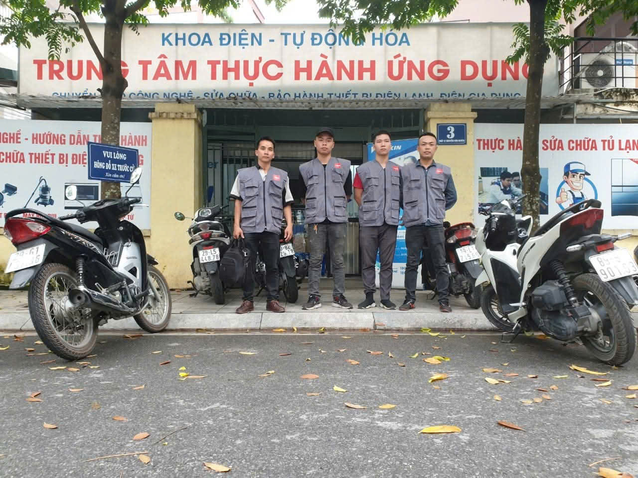 Kĩ thuật viên trung tâm bảo hành điện máy Hà Nội Kĩ thuật viên trung tâm bảo hành điện máy Hà Nội